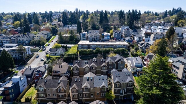 Building Photo - 3Bd/3Ba Seattle Townhouse