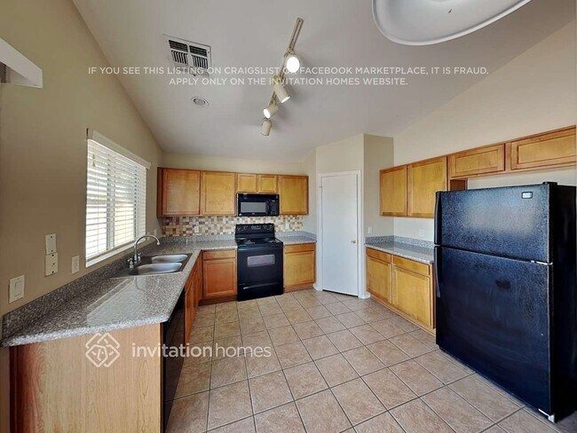 Building Photo - 12110 N 130th Dr