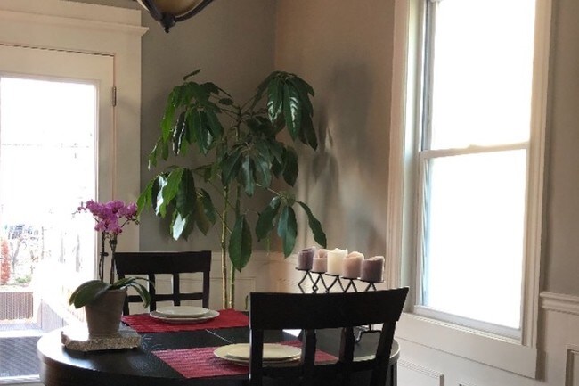 Building Photo - 671 Wordsworth St