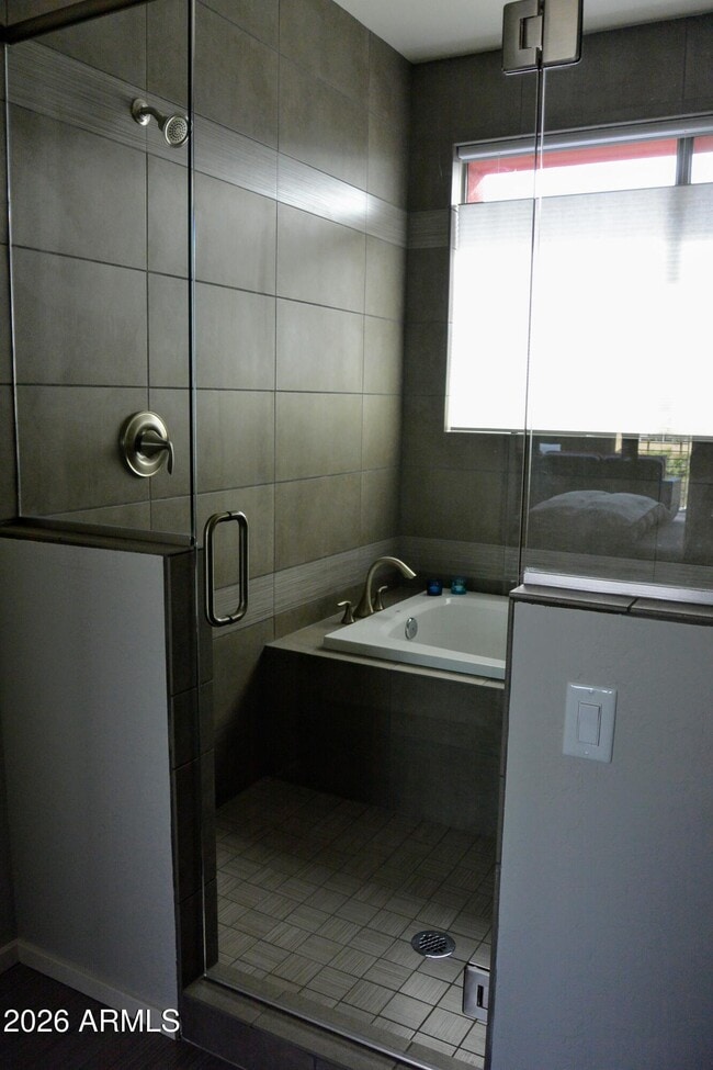 Building Photo - 516 E Ames Pl