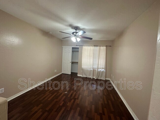 Building Photo - 1432 W Emerald Ave