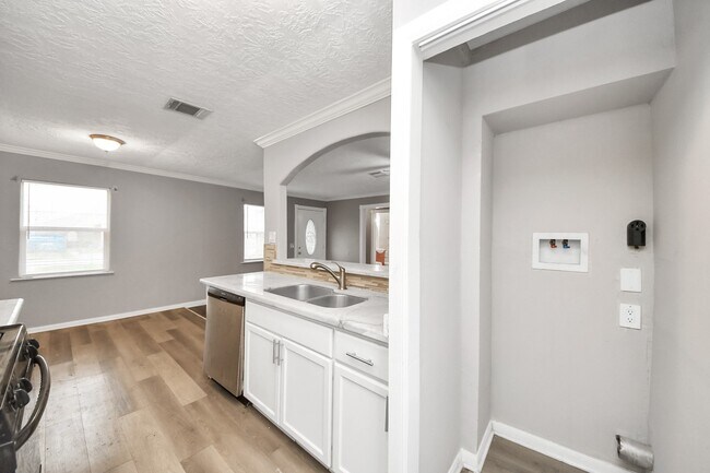 Building Photo - 6817 Anderson St