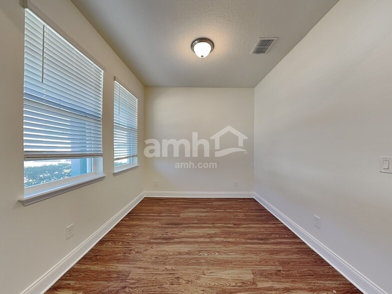 Building Photo - 1321 Mount Logan Dr