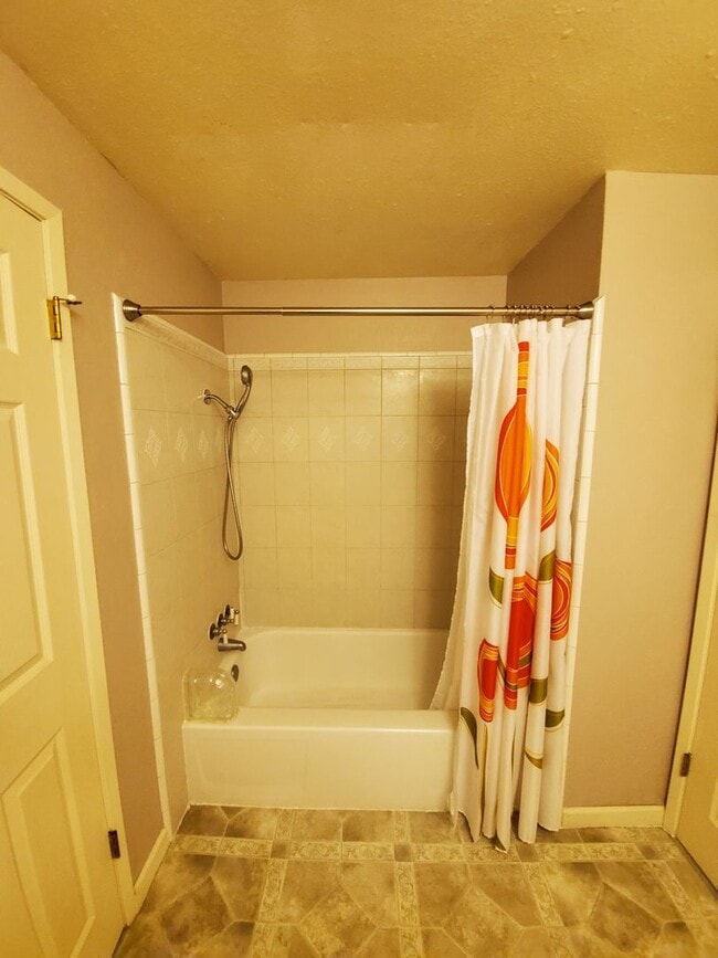 Building Photo - 3 Bed, 1.75 bath Home in Port Orchard