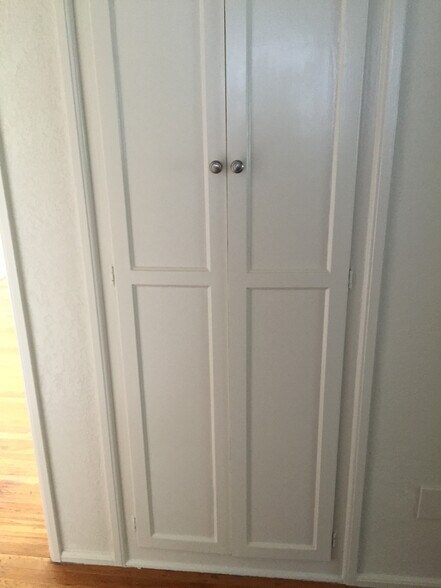 Building Photo - 5828 E Parkcrest St