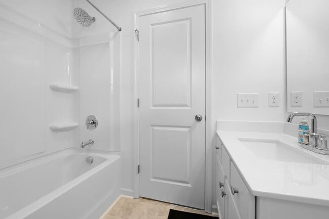 Building Photo - 2 Saltford Ln