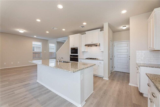 Building Photo - 220 Trailside Ln
