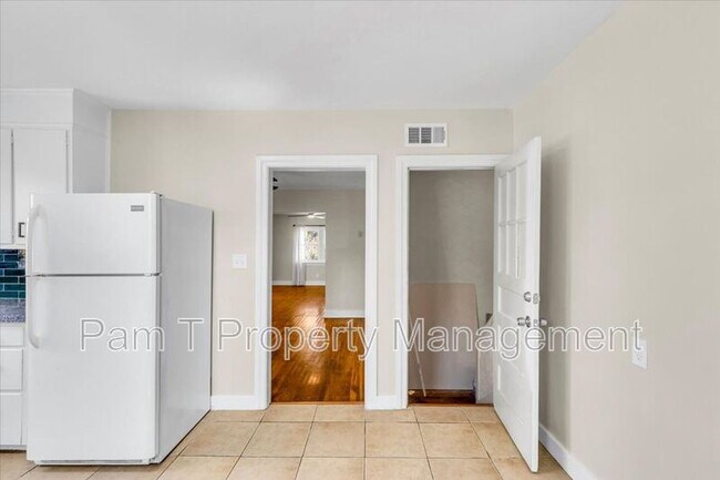 Building Photo - 625 E 41st St