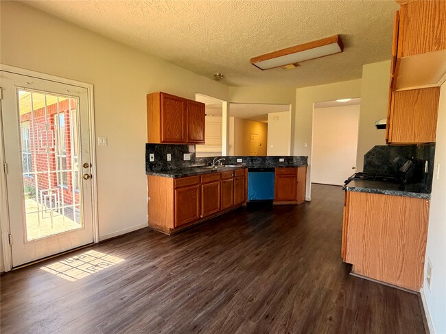 Building Photo - 13423 Agarita Ln