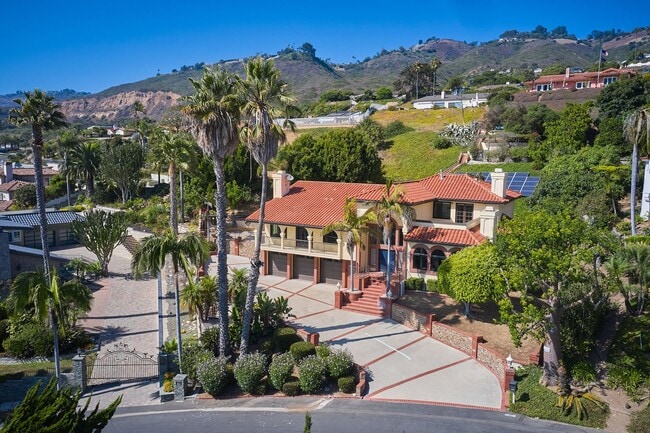 Building Photo - Aqua Vista - Entertainers Playhouse