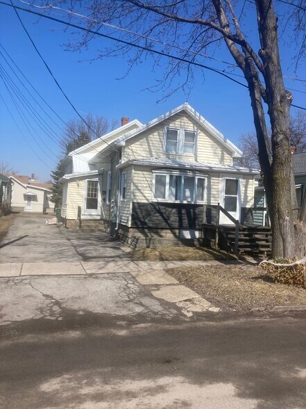 Building Photo - 96 Schenck St