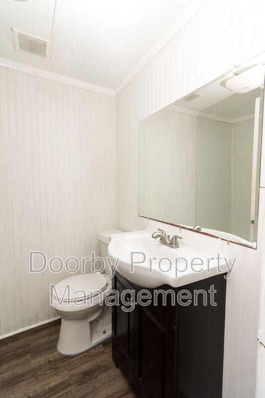 Building Photo - 910 S Crest