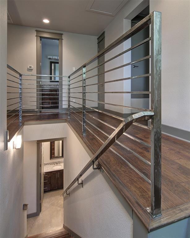 Building Photo - 923 E 37th St