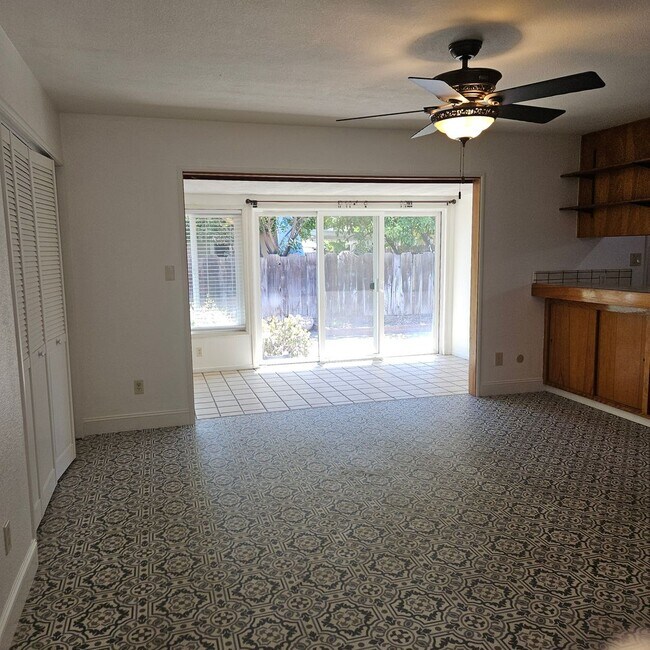 Building Photo - 1610 Springwood Dr