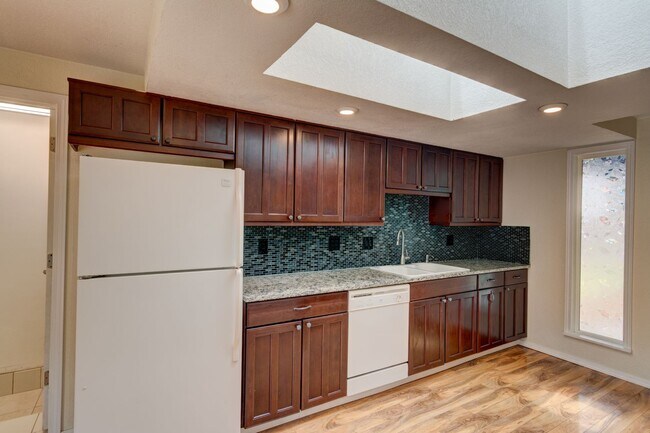 Building Photo - Newly Renovated 3 Bedroom in Oak Harbor