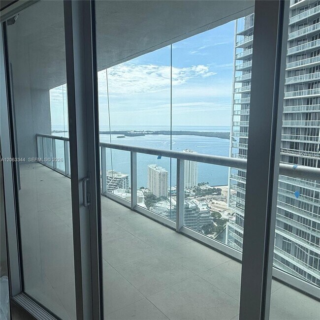 Building Photo - 475 Brickell Ave