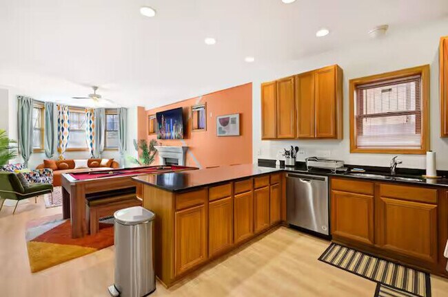 Building Photo - 2032 W Pierce Ave