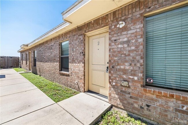 Building Photo - 18 E St