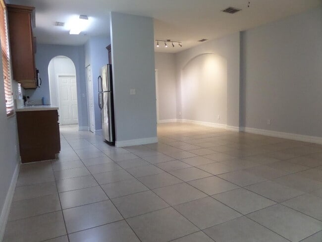 Building Photo - 829 Pipers Cay Dr