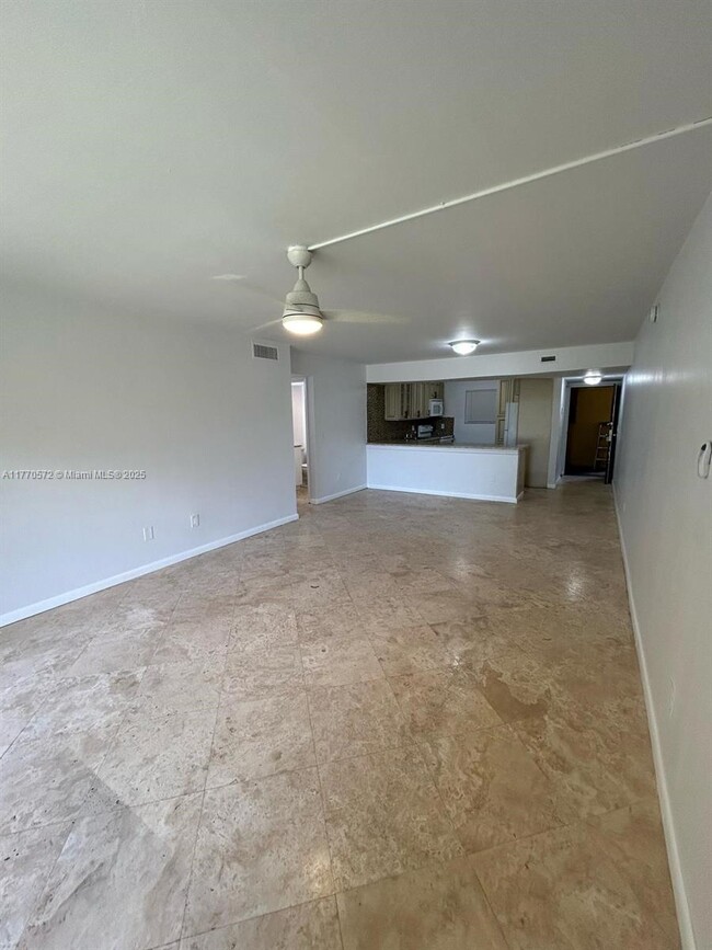 Building Photo - 3390 Foxcroft Rd