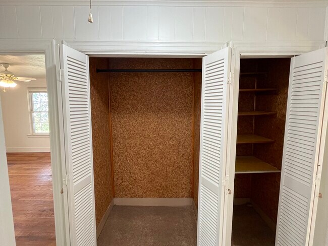 Building Photo - 326 N Summit St