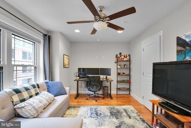 Building Photo - 1715 N Howard St