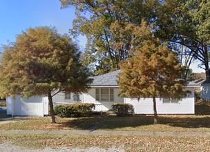 Building Photo - 165 N Messmer St