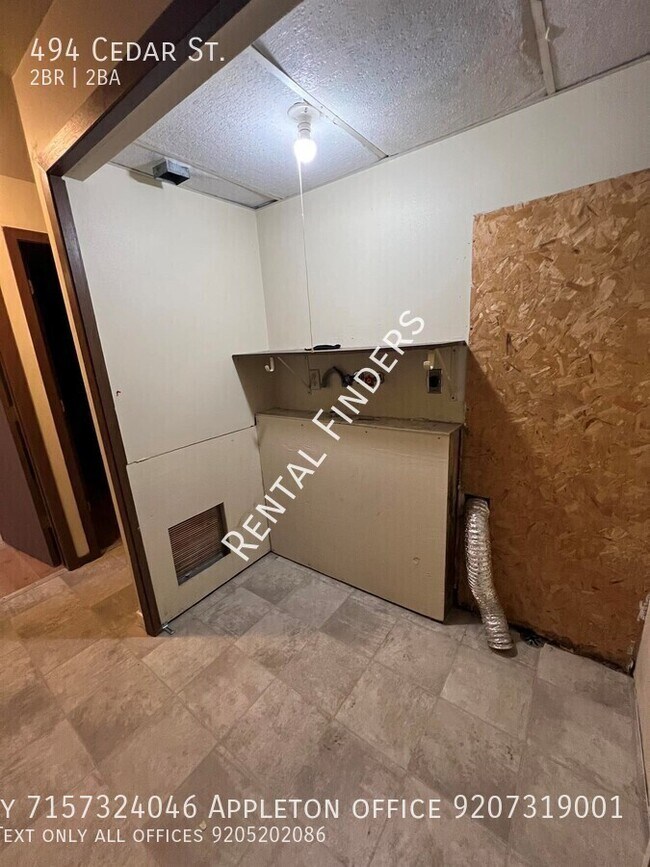 Building Photo - 494 Cedar St