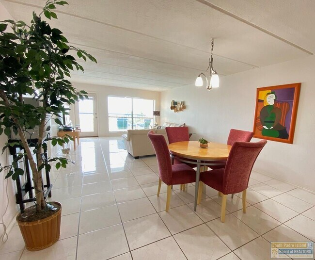 Building Photo - 404 Padre Blvd