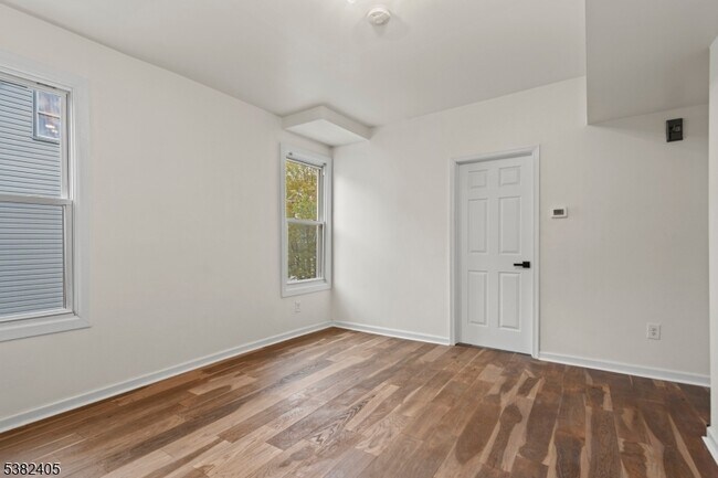 Building Photo - 73 S 13th St