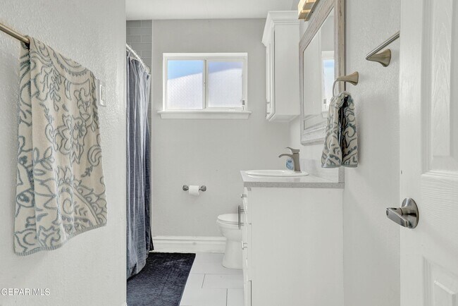 Building Photo - 1513 Fir St