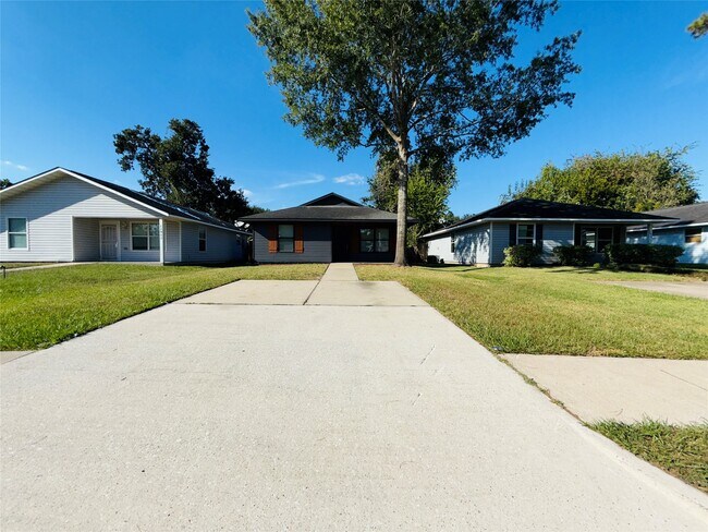 Building Photo - 11915 Greenmesa Dr