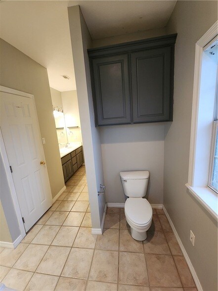 Building Photo - 3920 Park Hurst Dr