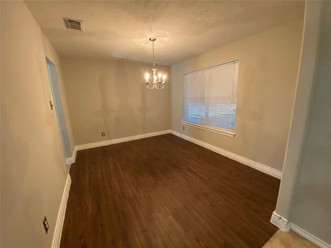 Building Photo - 6935 Bear Oaks Dr