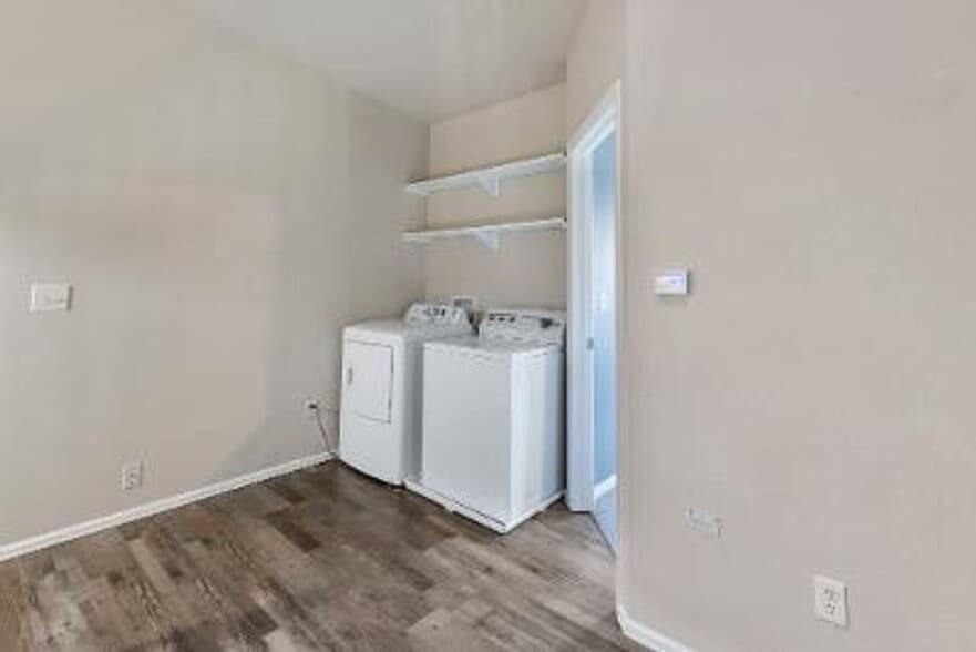 Building Photo - 5555 Denmark Ct