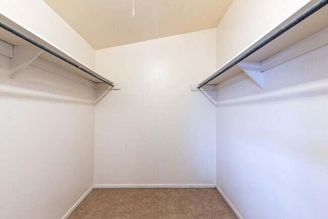 Building Photo - 206 Princeton Dr SE