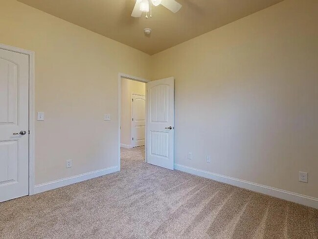 Building Photo - 323 Huntwood Dr