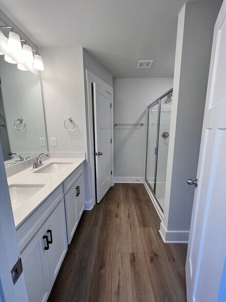 Master Bathroom - 1397 Maplesmith Way