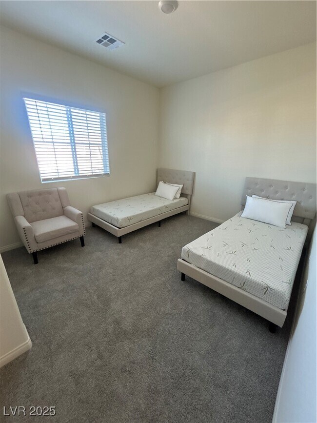 Building Photo - 213 Late Harvest Ave