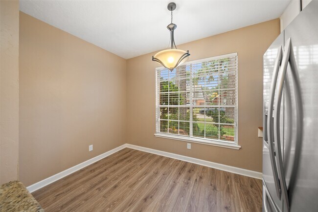 Building Photo - 7911 Hidden Oaks Ln