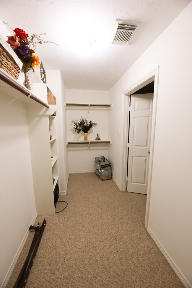 Building Photo - 1375 Ella Pl