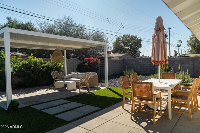 Building Photo - 8701 E Chaparral Rd