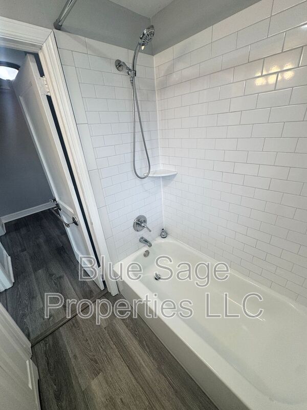 Building Photo - 398 Westmont Dr