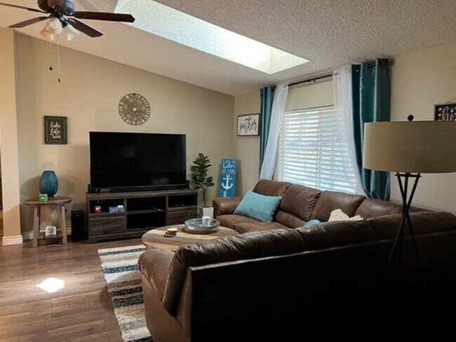 Building Photo - 775 Pegasus Ranch Rd