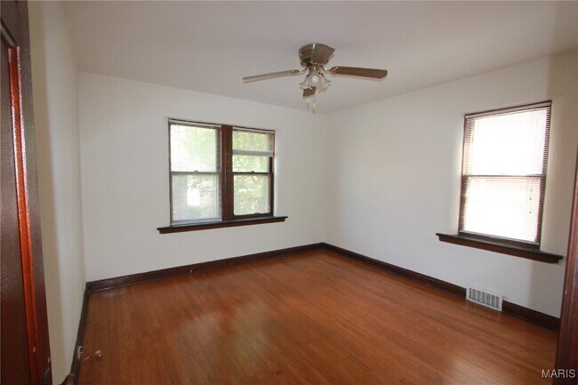 Building Photo - 5021 Oleatha Ave