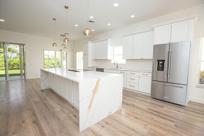 Building Photo - 10881 La Salinas Cir