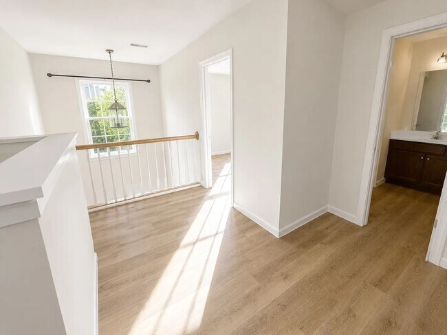 Building Photo - 414 Bentridge Dr