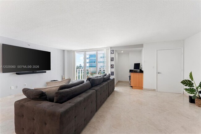 Building Photo - 6917 Collins Ave