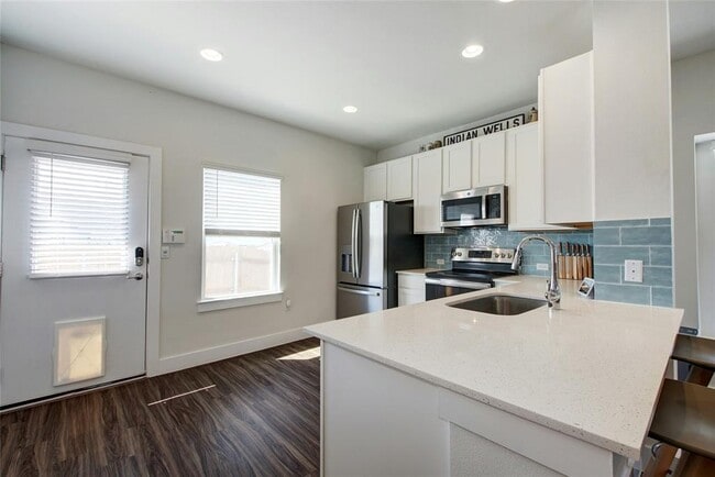 Building Photo - 9615 Morning Iris Dr