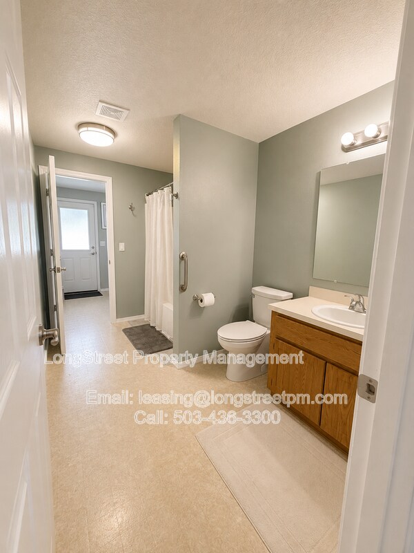 Building Photo - 3206 SE Summerfield Dr